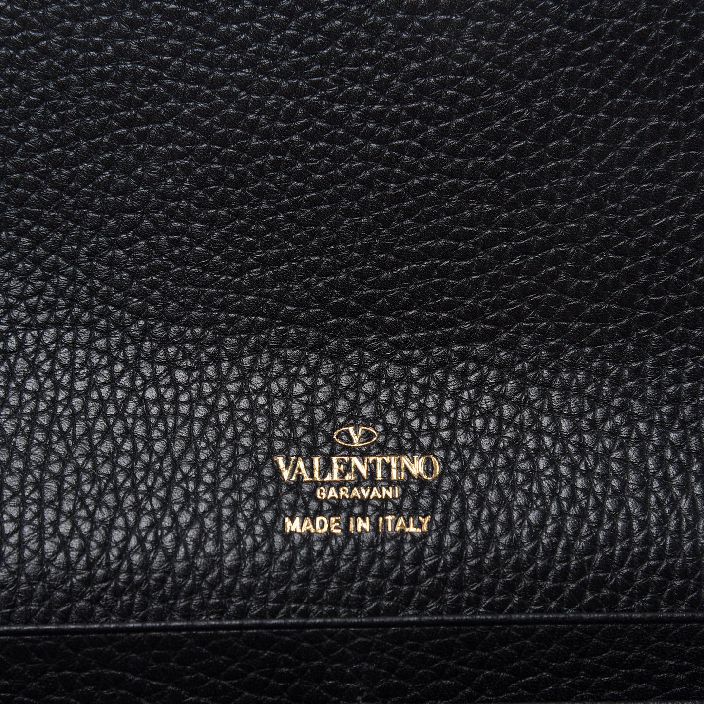 Pebbled Calfskin Rockstud Flip Lock Wallet On Chain Black