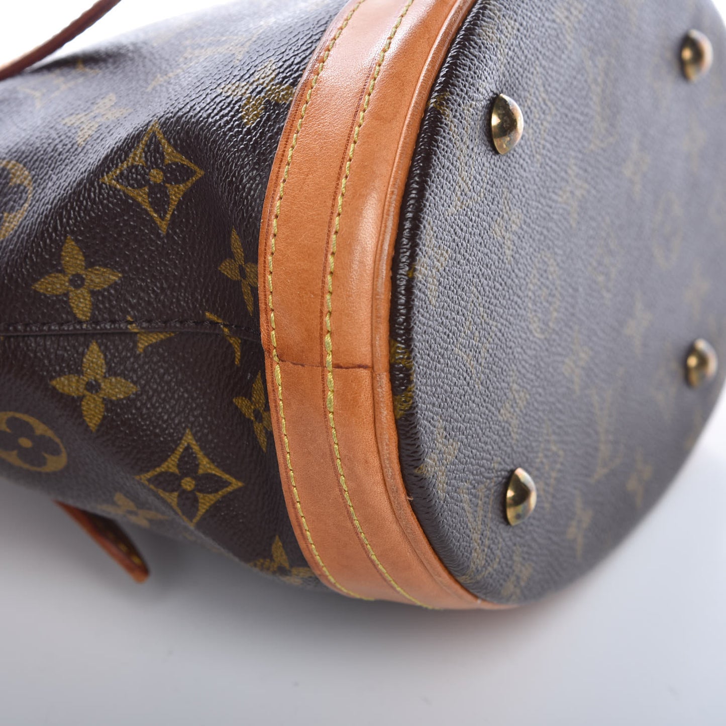 Monogram Petit Bucket 23