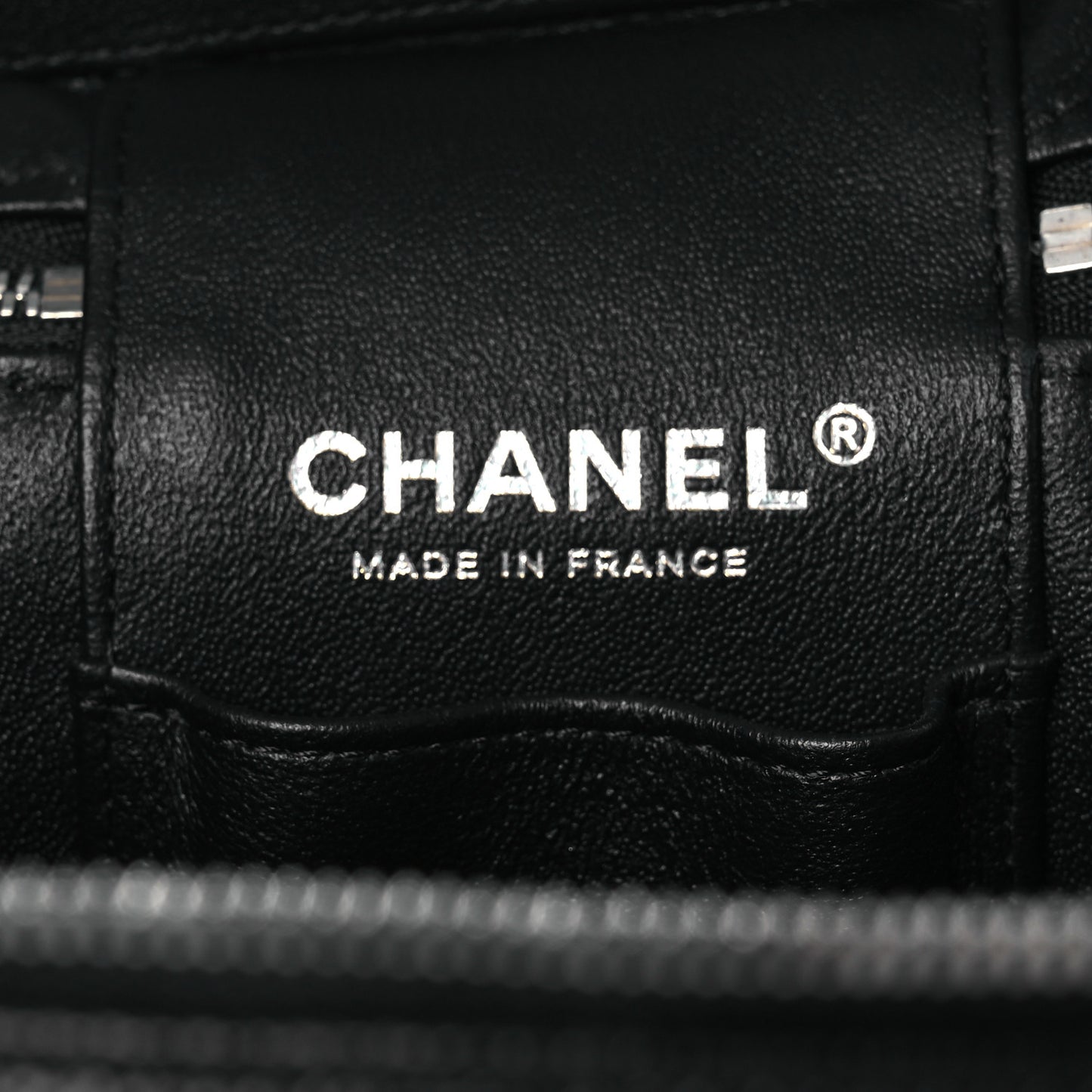 Caviar Quilted Small Top Handle Vanity Case With Chain Black