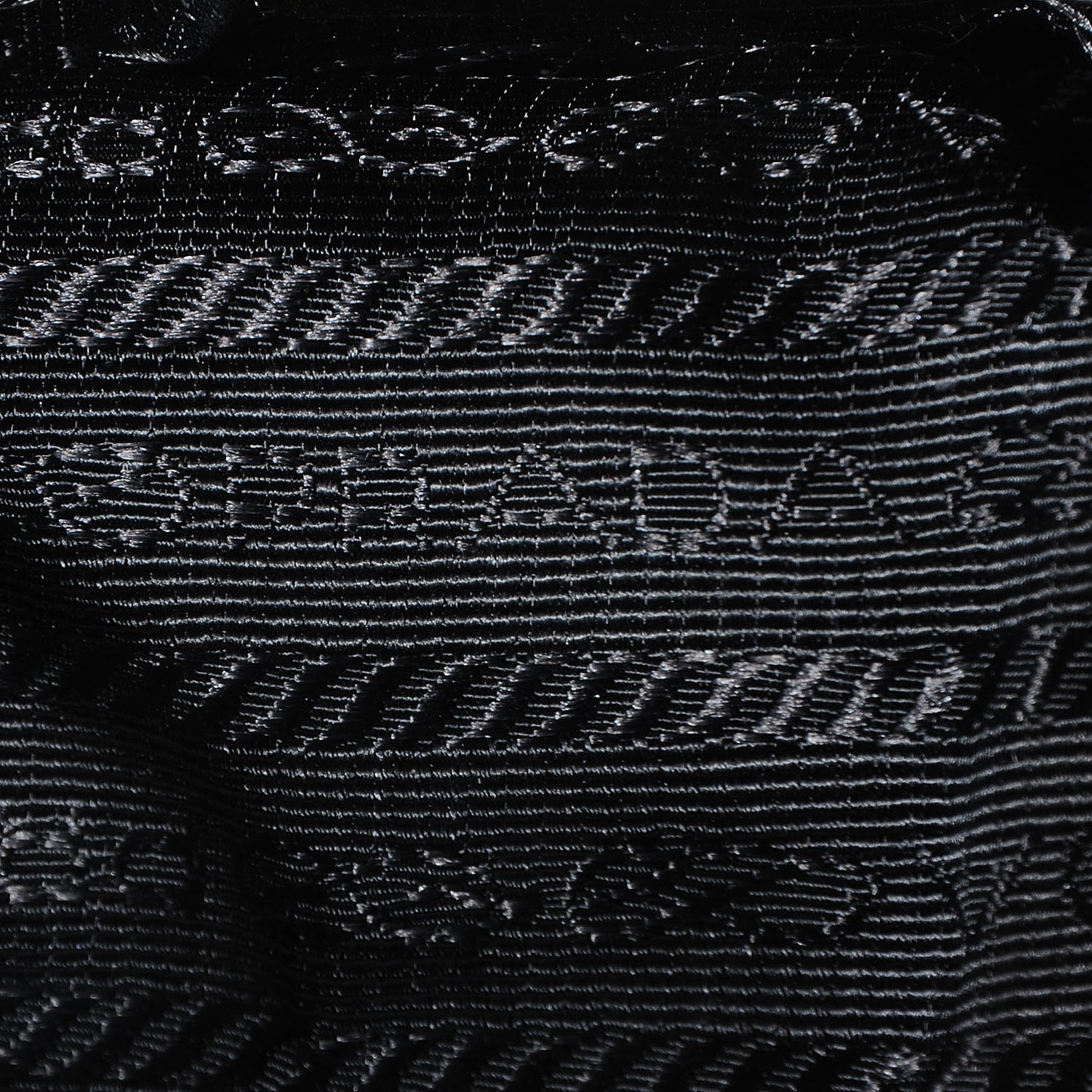 Vitello Shine Wristlet Nero Black