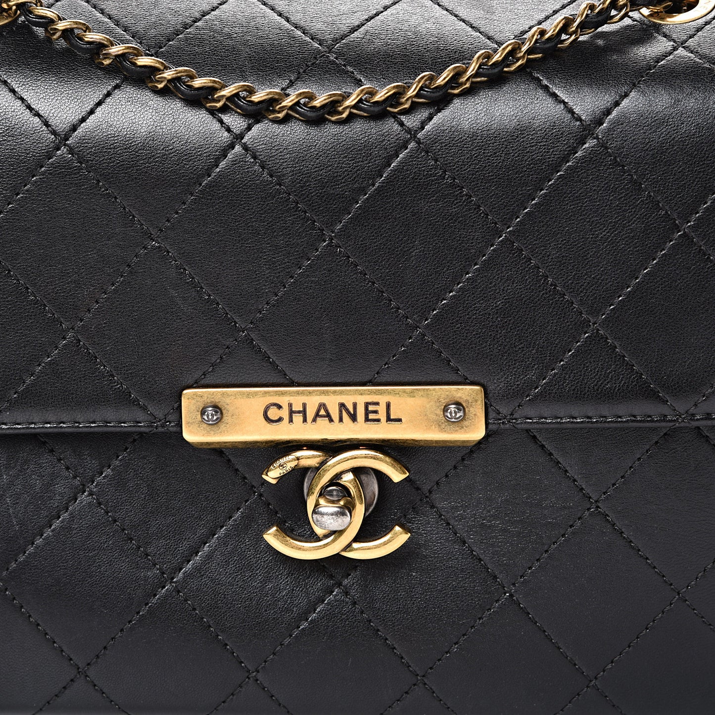 Shiny Lambskin Quilted Around The Corner Flap Black