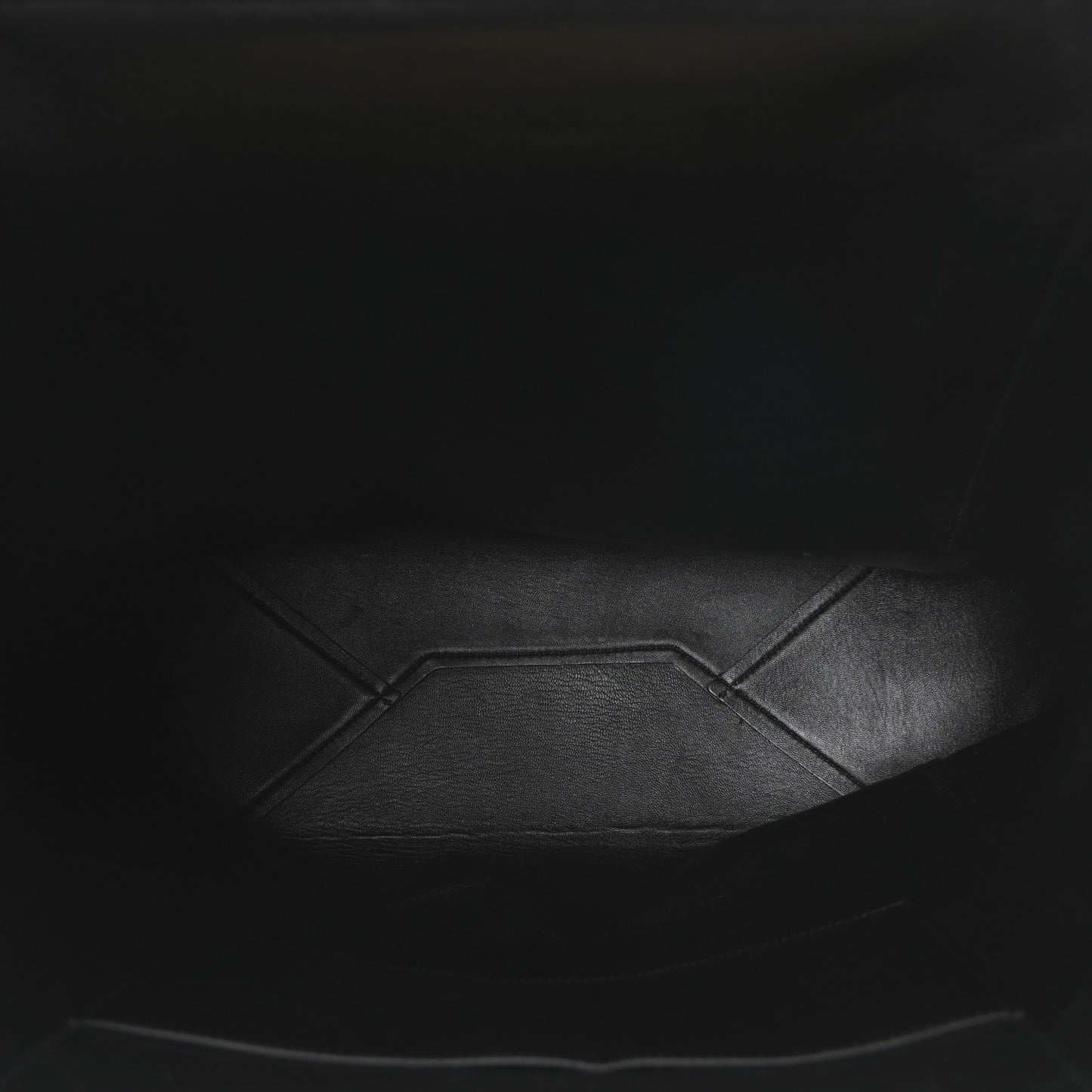Calfskin Clasp Horizontal Cabas Black