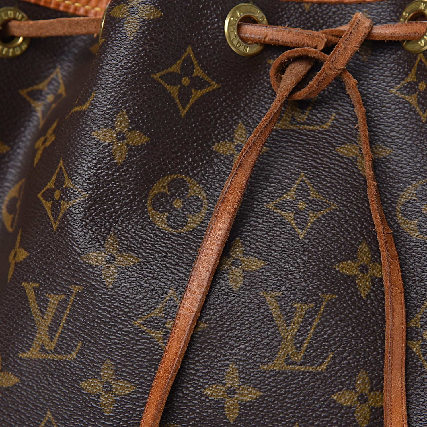 Louis Vuitton Monogram Petit Noe 19 of 20