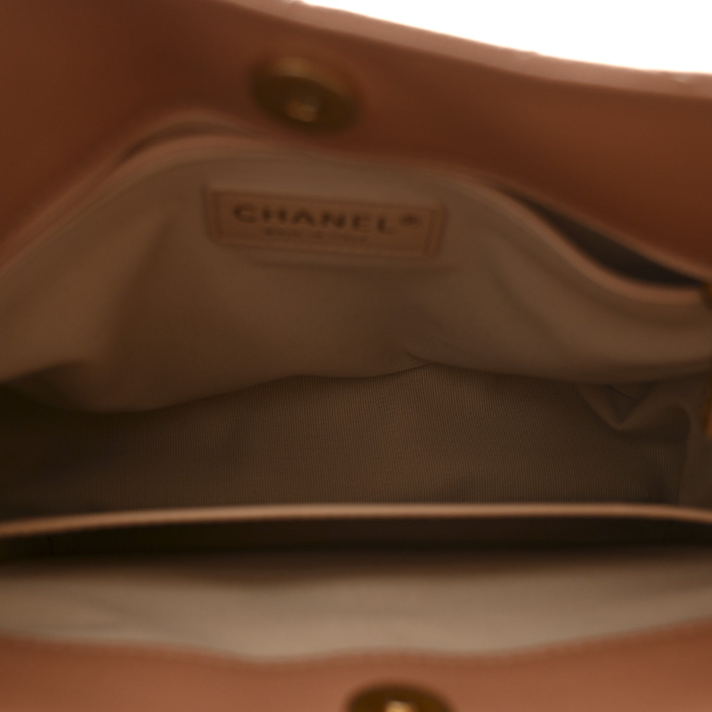 Caviar Quilted Wavy CC Hobo Beige