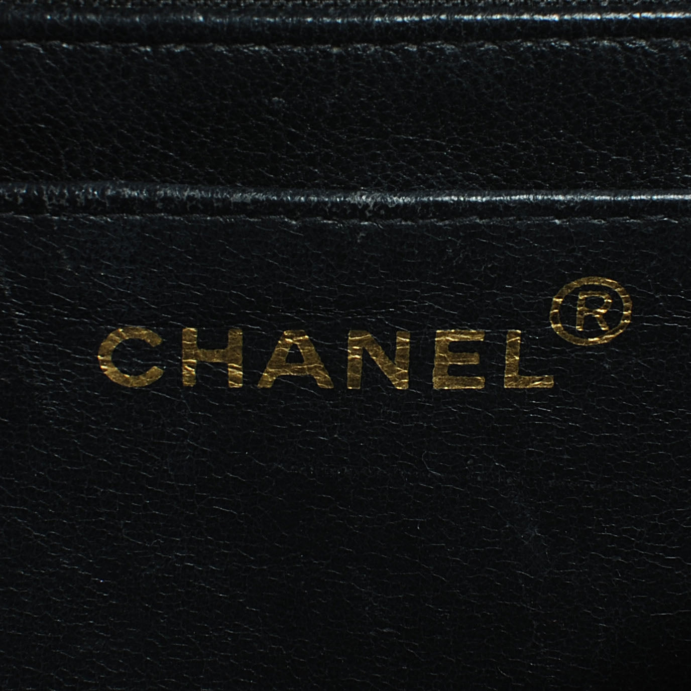 Caviar Medium Flap Black