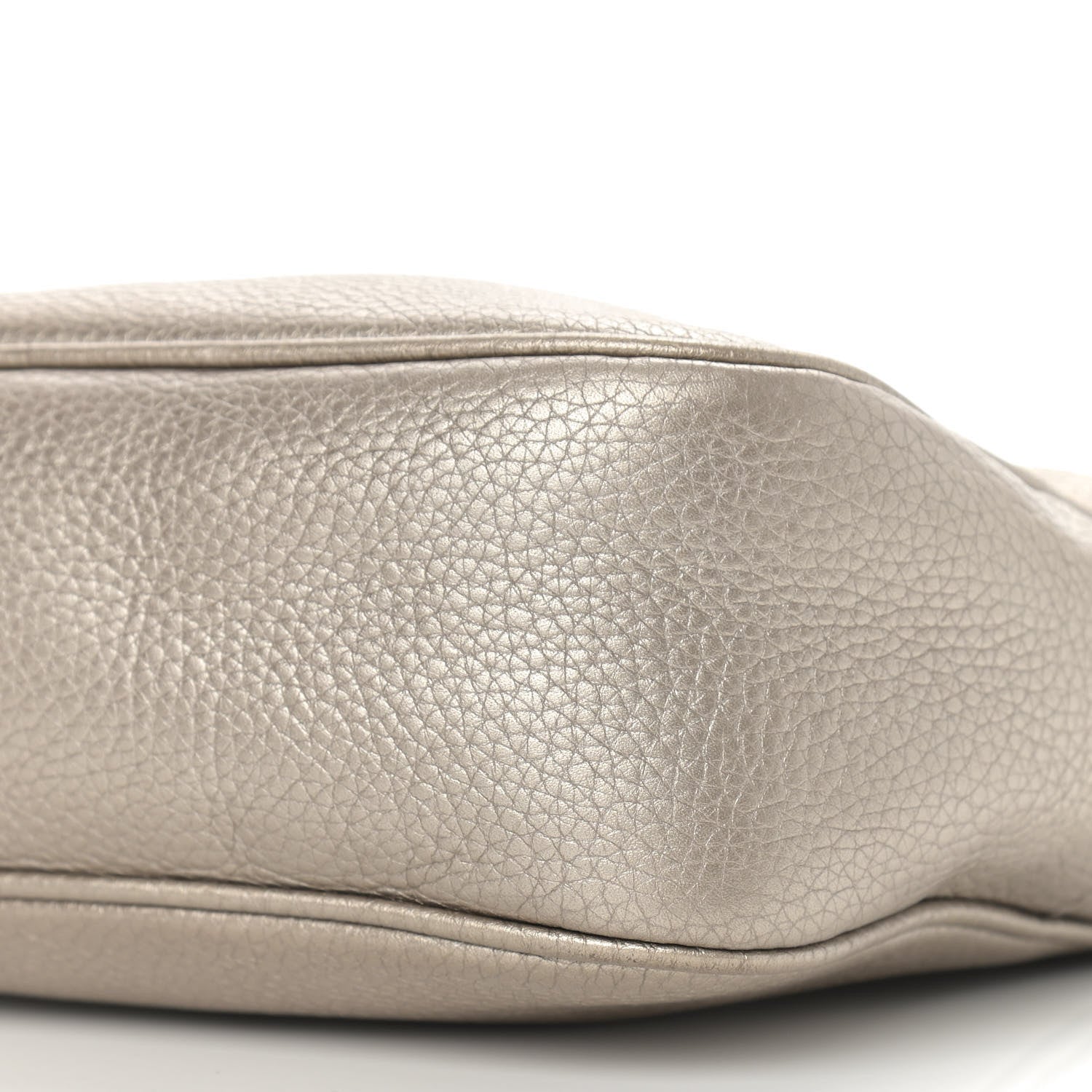 Gucci Metallic Pebbled Calfskin Small Soho Disco Bag Golden Beige 13 of 20