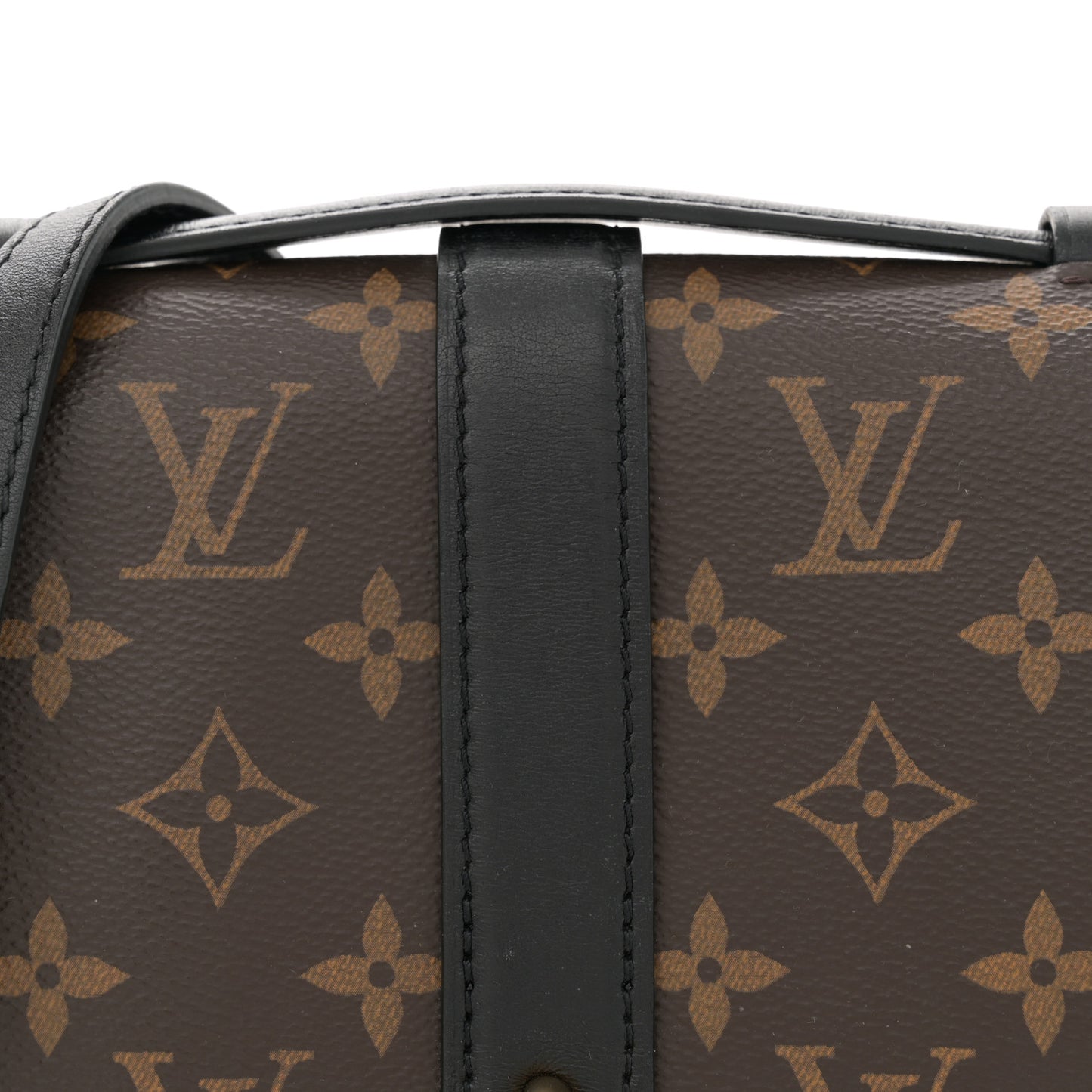 Reverse Monogram Chantilly Lock Black