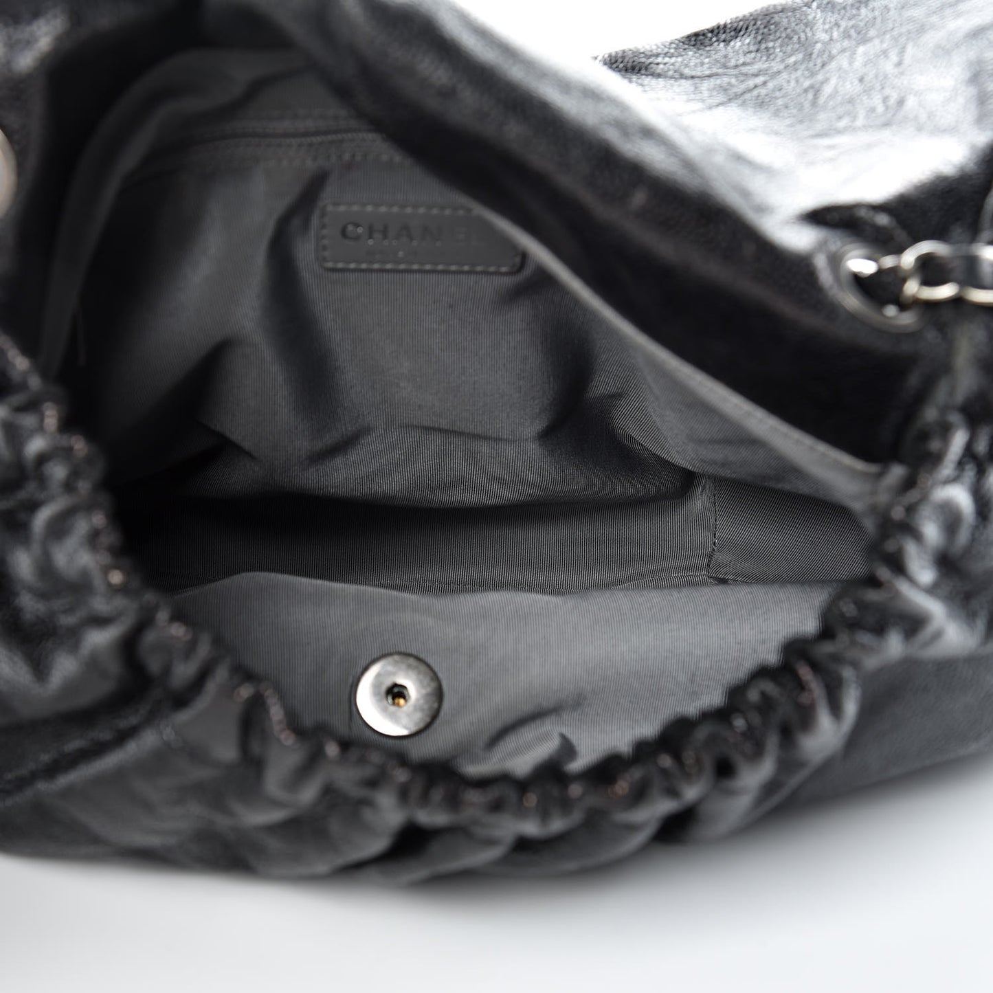 Crumpled Caviar Quilted Maxi Elastic Flap Black