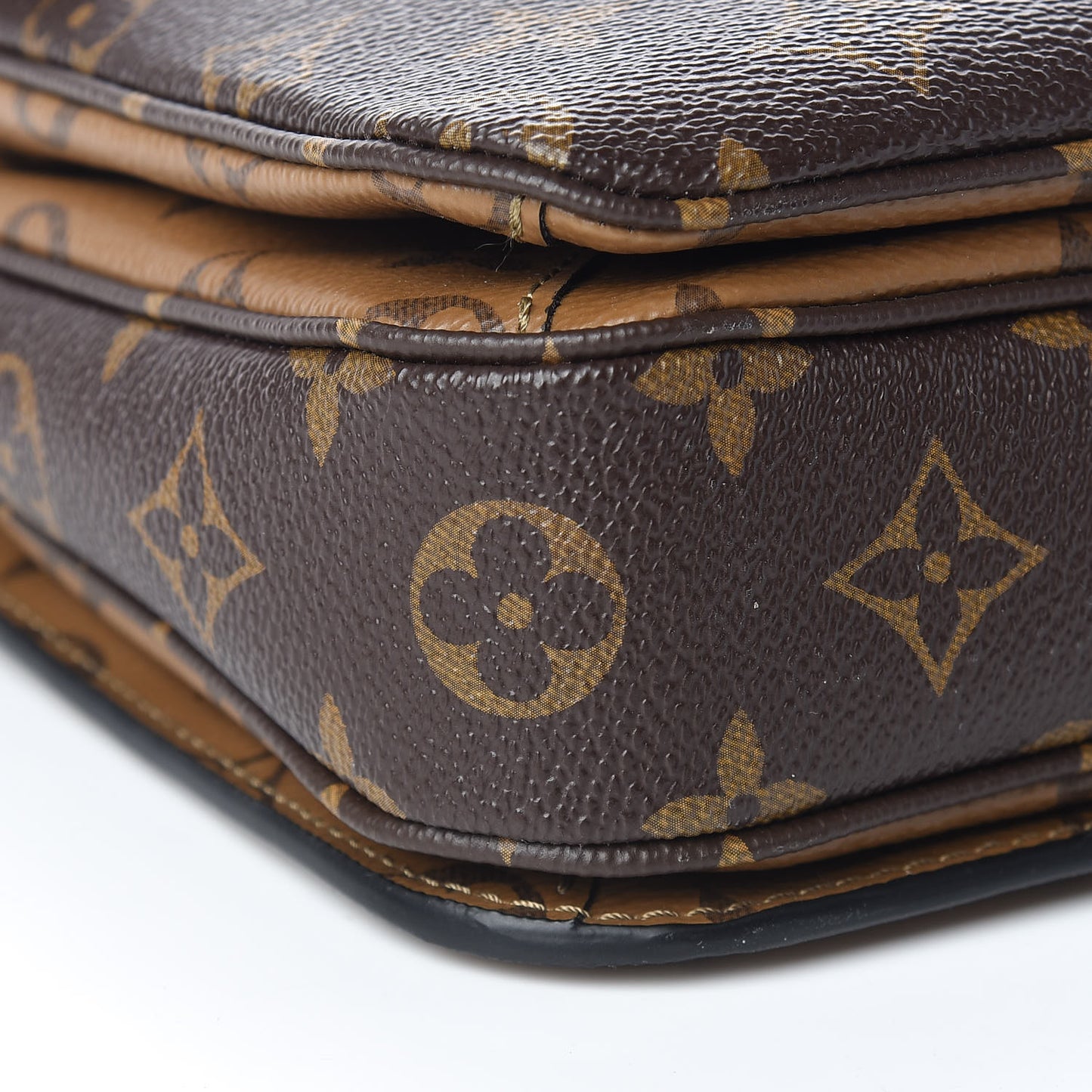 Reverse Monogram Pochette Metis