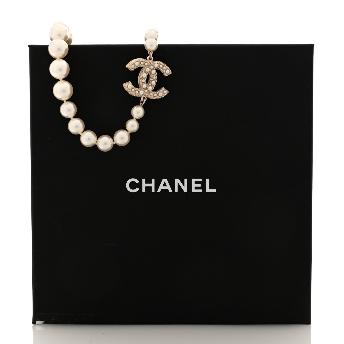 Graduated Pearl CC Short Necklace Gold