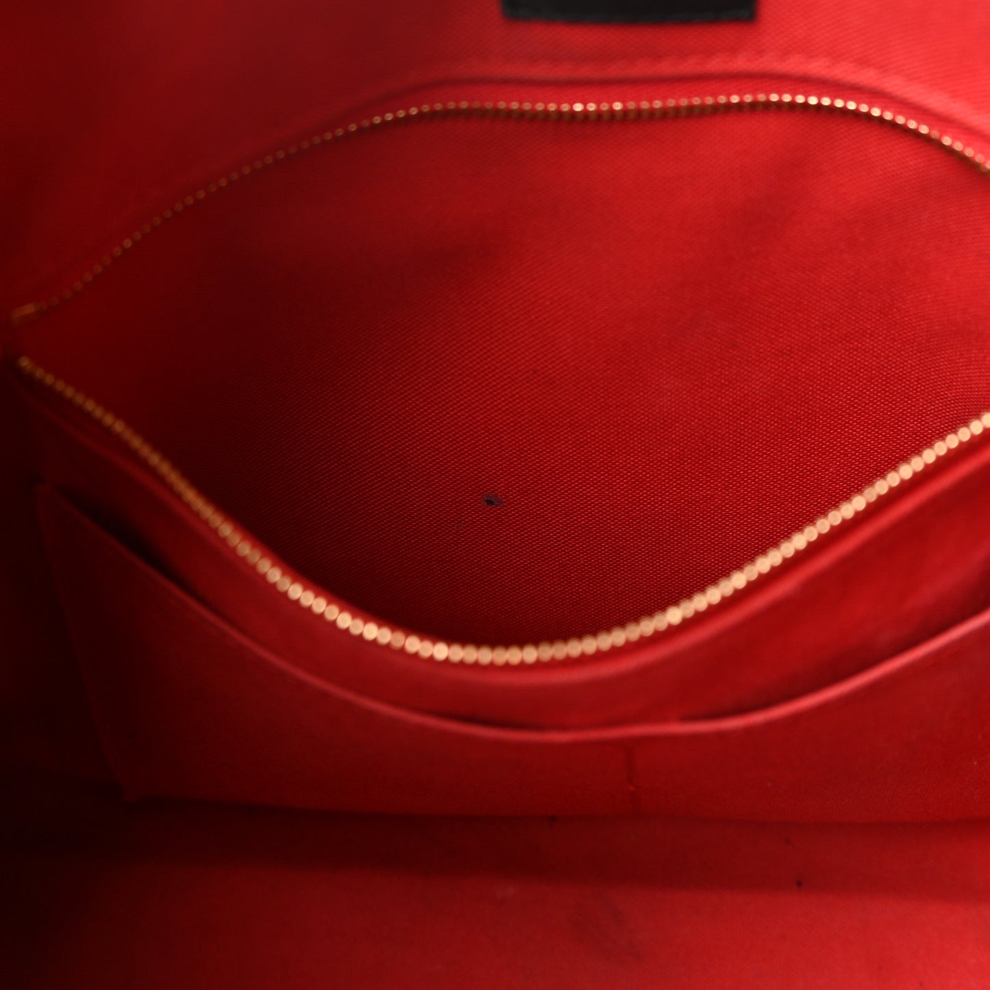 Reverse Monogram Giant Onthego MM