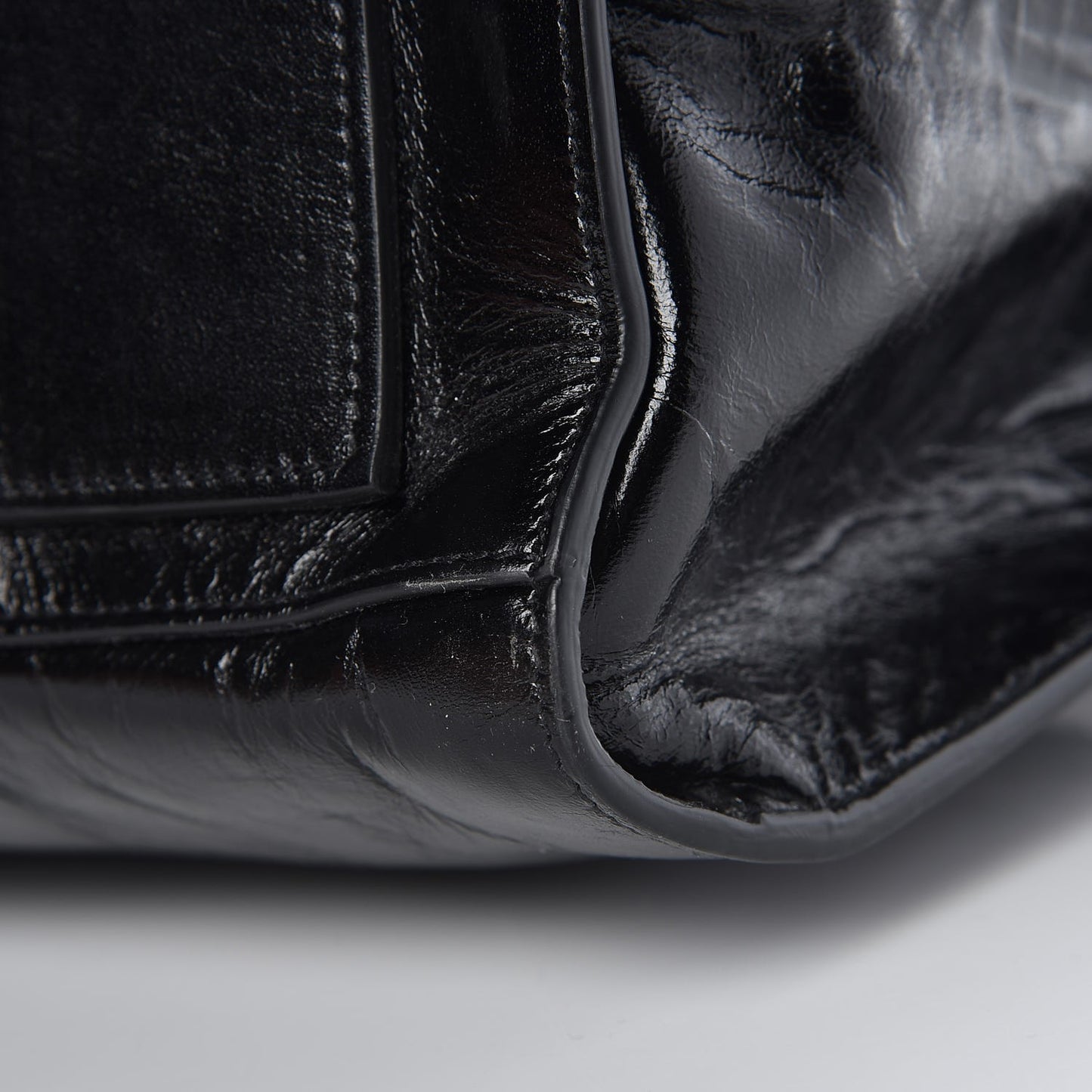 Cracked Shiny Calfskin Medium Souple Sac De Jour Duffle Black