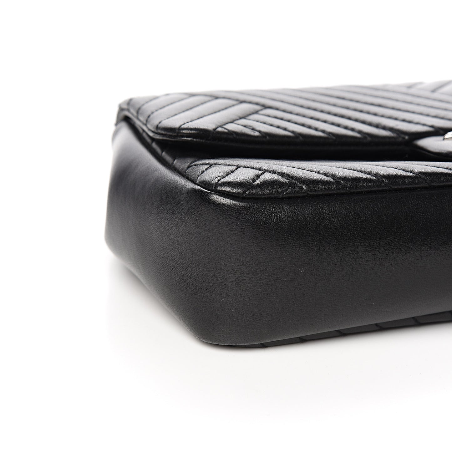 Lambskin Medium CC Crossing Flap Black