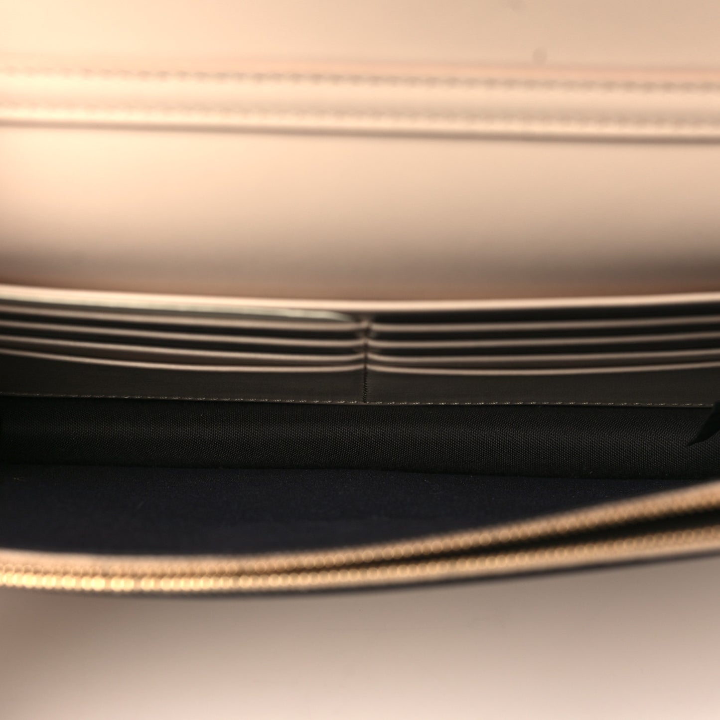 Vitello King Tamponato Logo Embossed Medium Wallet On Chain Poudre