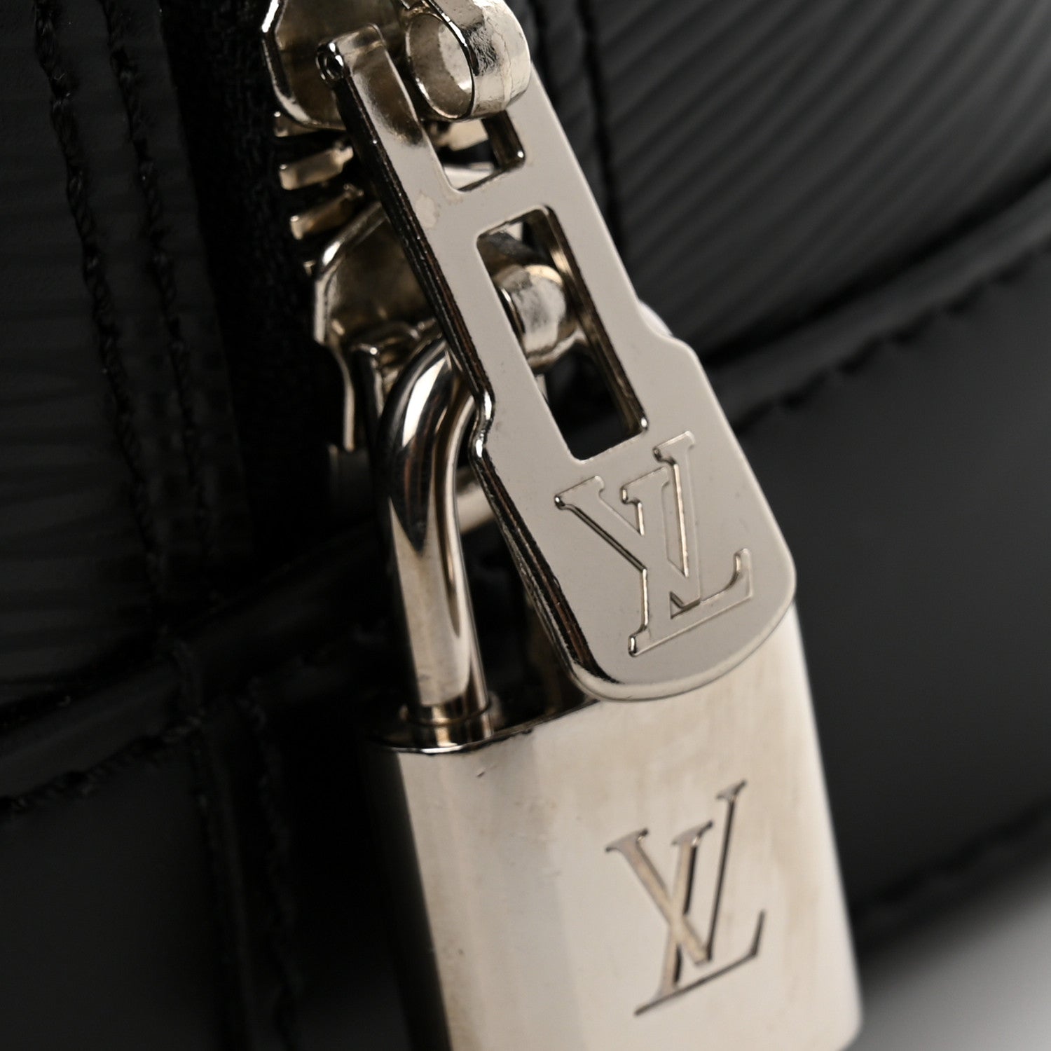 Louis Vuitton Epi Alma MM Black 12 of 13