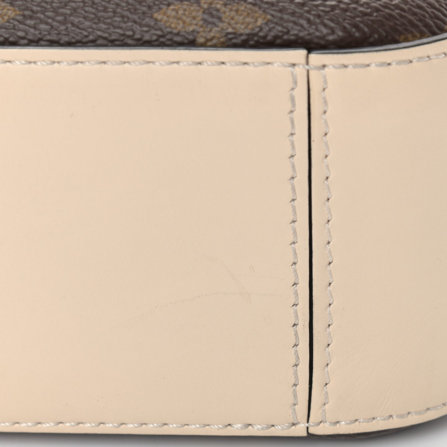 Monogram Saintonge Creme