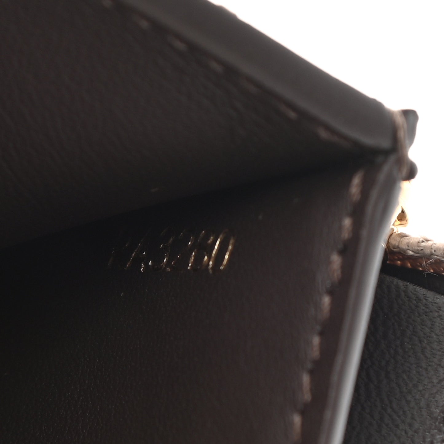 Taurillon Capucines XS Wallet Galet