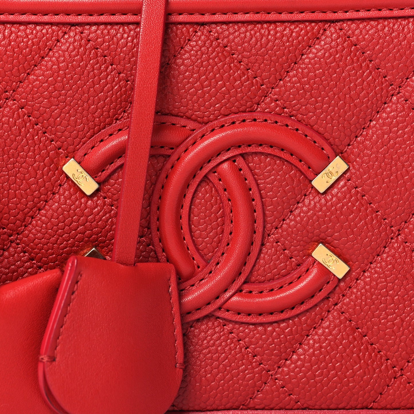 Caviar Quilted Small CC Filigree Vanity Case Red