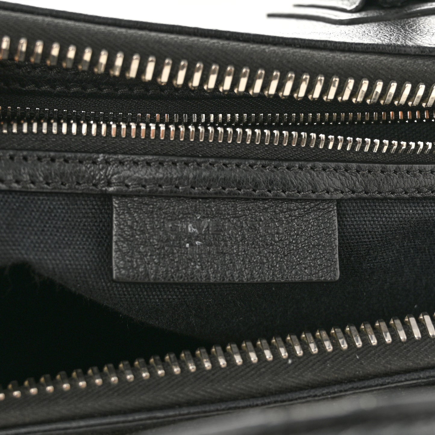 Sugar Goatskin Medium Antigona Black