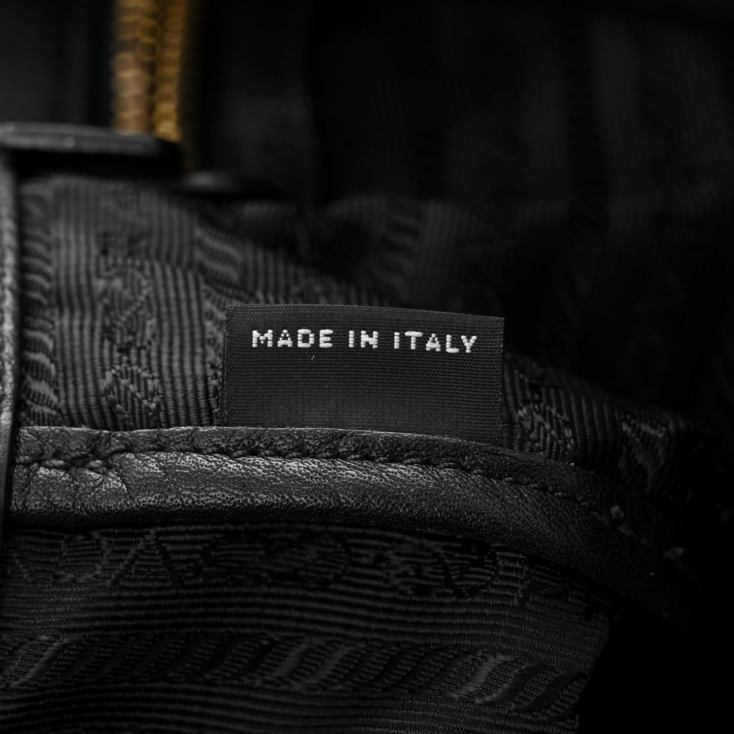 Vitello Daino Shopping Tote Black