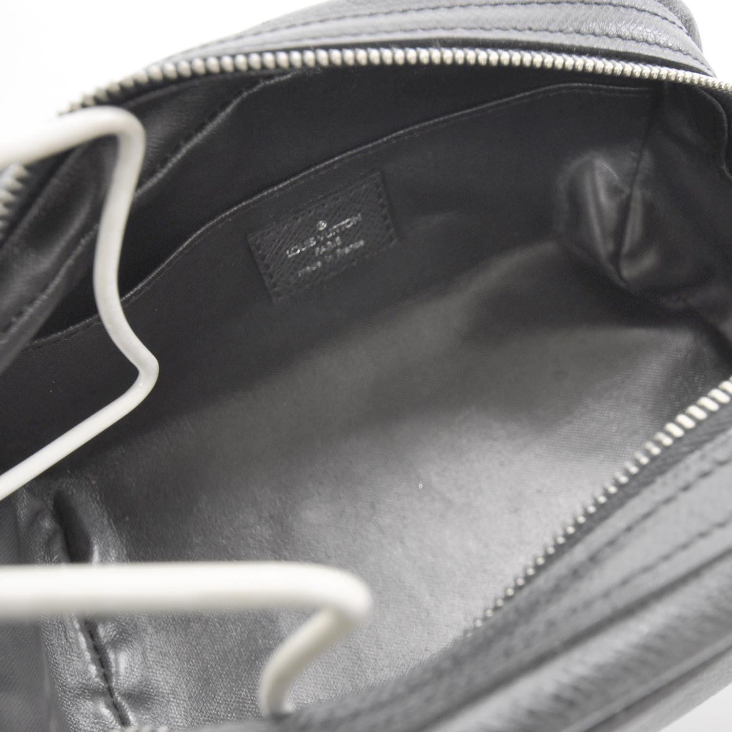 Louis Vuitton Taiga Trousse Ivan Toiletry Bag Ardoise 6 of 8