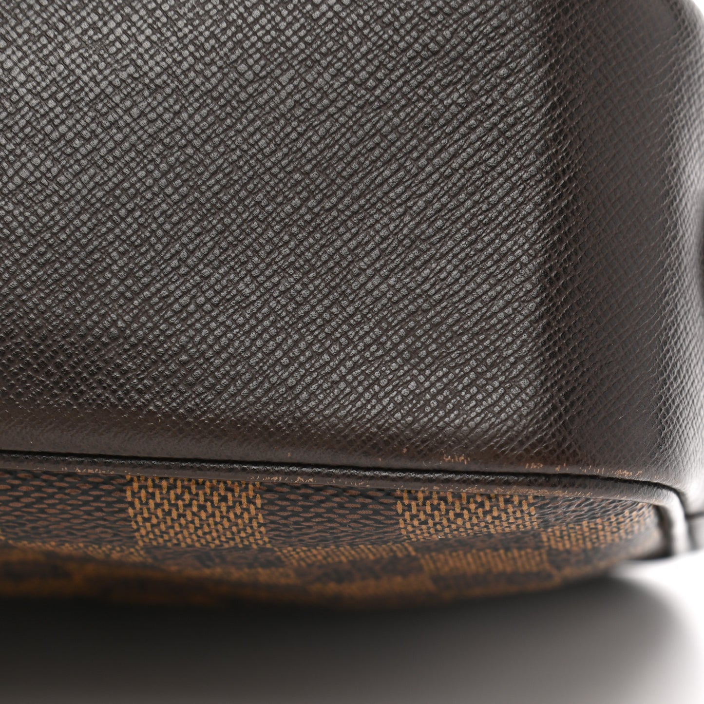 Damier Ebene Trousse Toilette 28