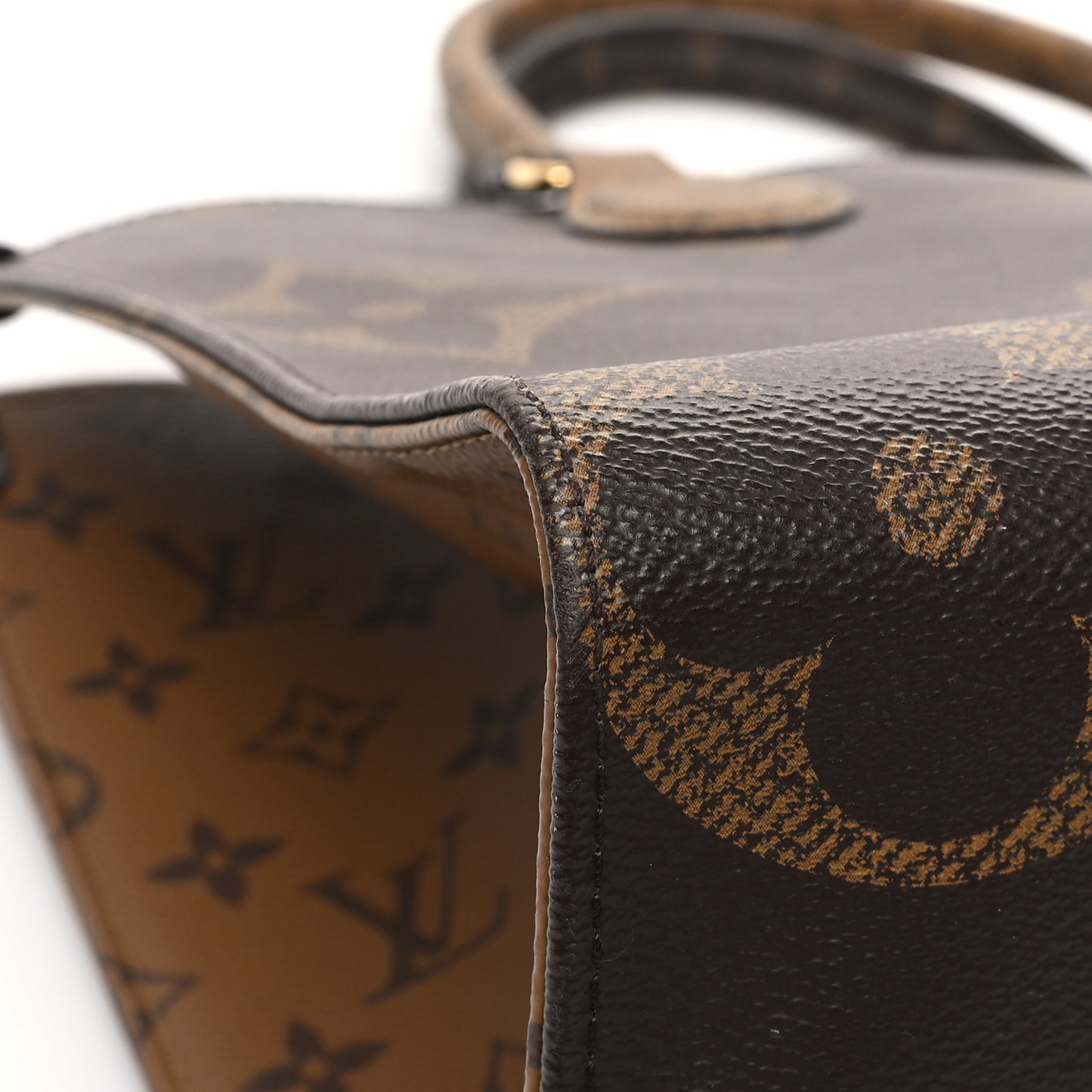 Reverse Monogram Giant Onthego MM