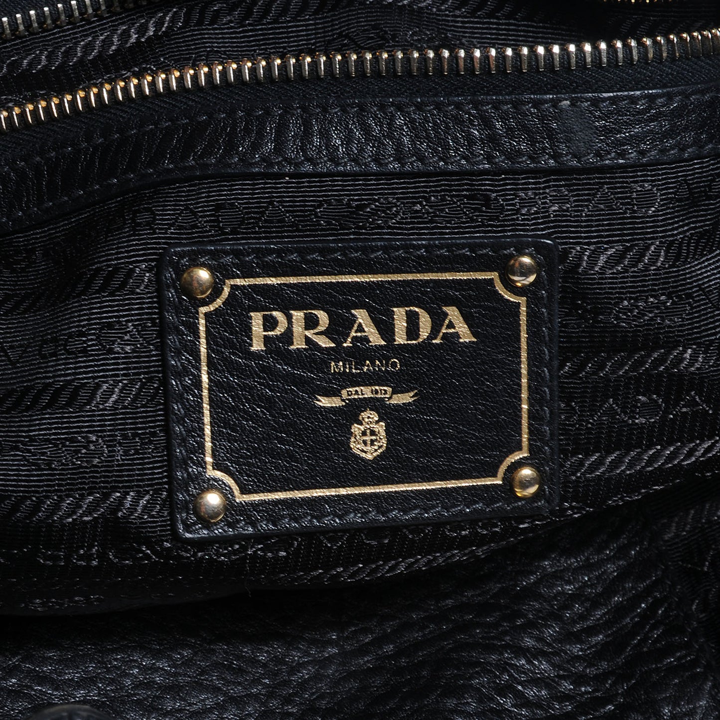 Vitello Daino Side Zip Pocket Hobo Black