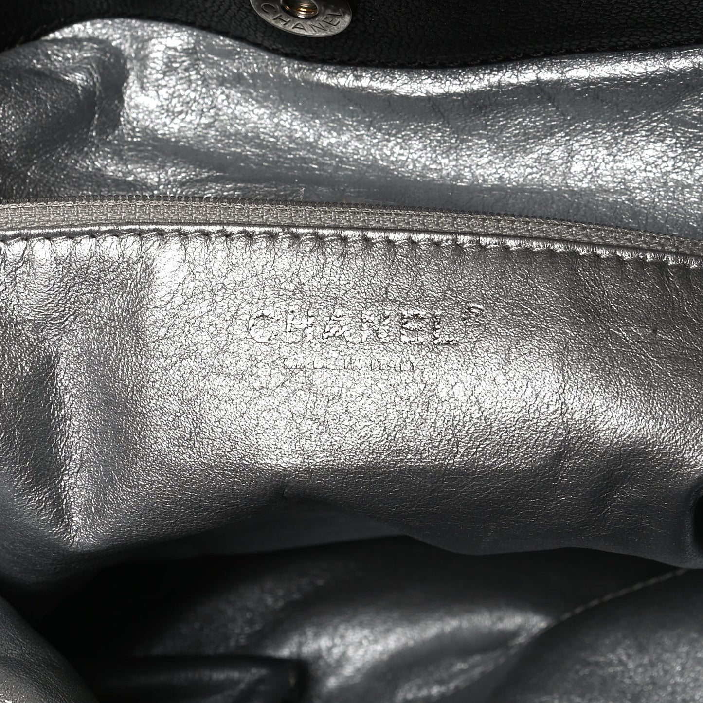 Glazed Caviar Modern Chain Tote Black