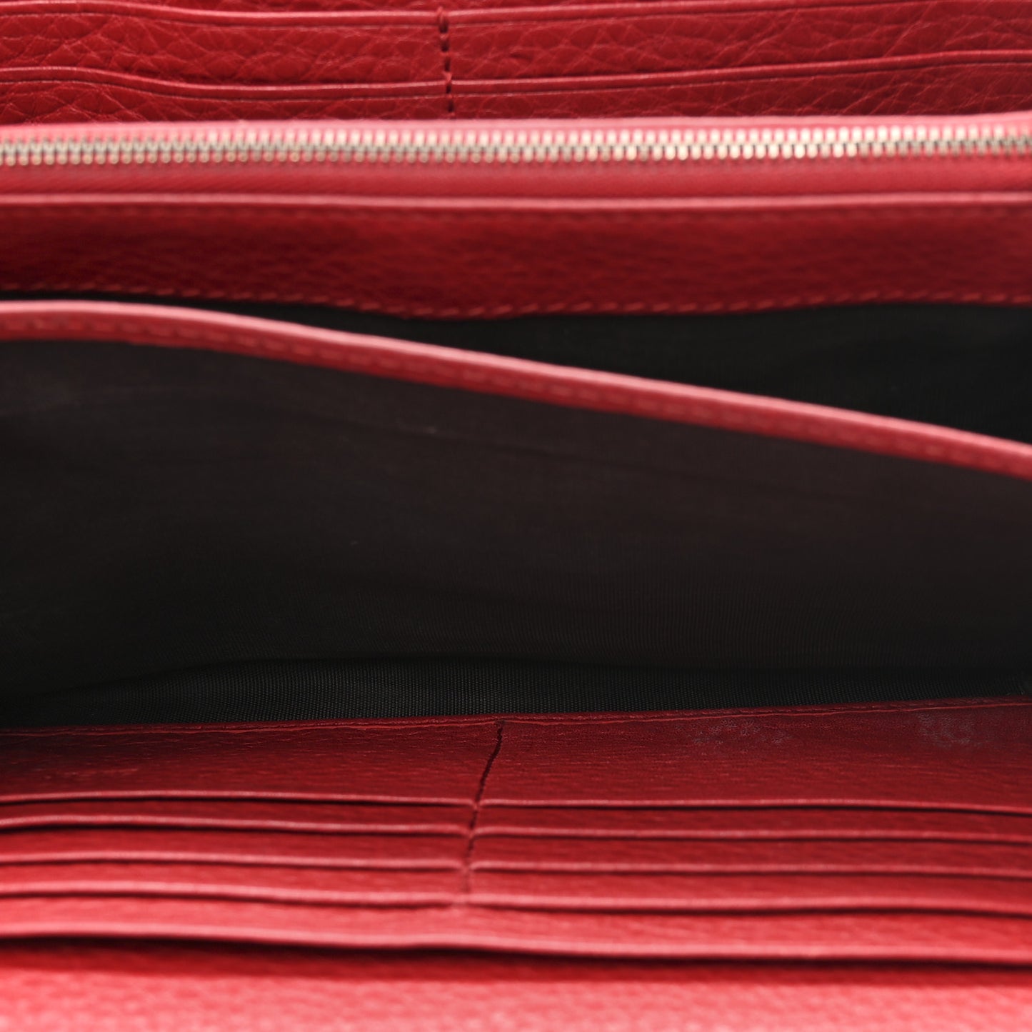 Calfskin Matelasse GG Marmont Chain Wallet Vulcanic Red
