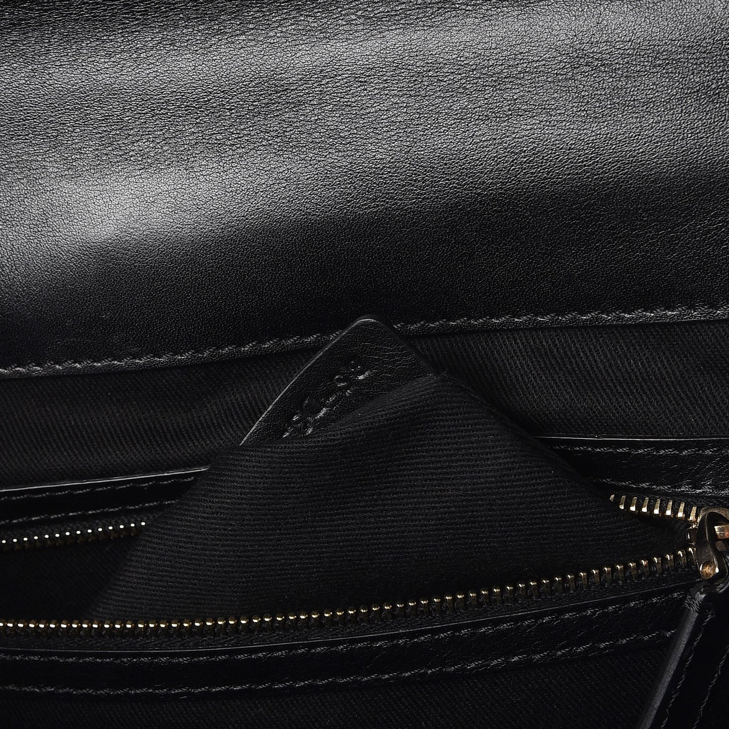 Vitello Extra Large Glam Lock Rockstud Flap Black