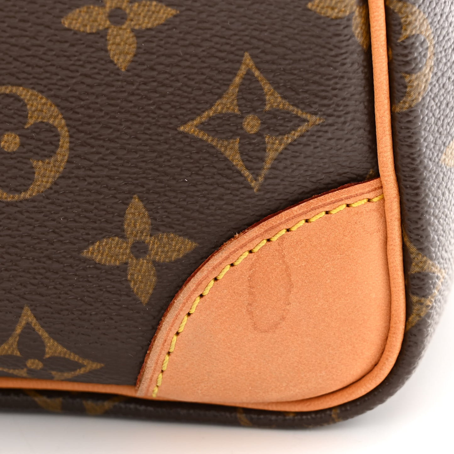 Monogram Nil 28