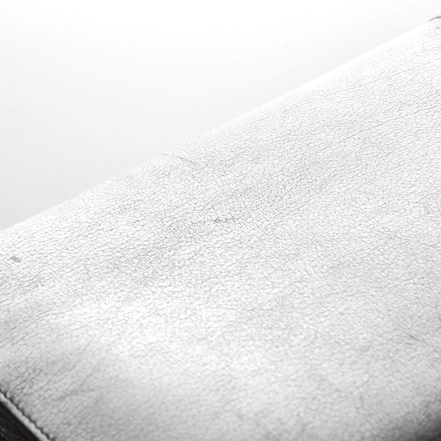 Saint Laurent Grained Metallic Calfskin Monogram Chain Wallet Argento 11 of 19