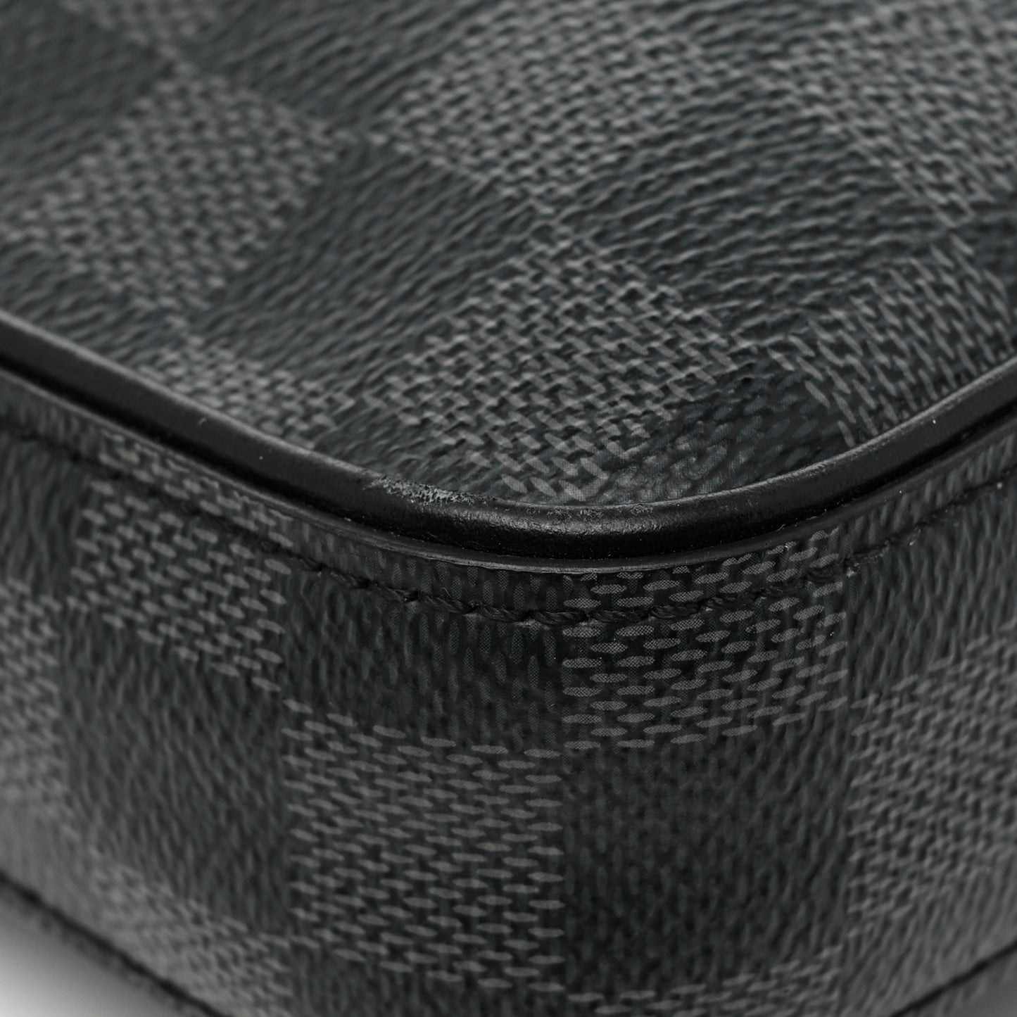 Damier Graphite Alpha Messenger Bag