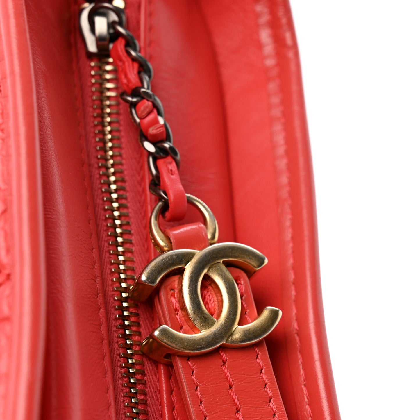 Aged Calfskin Quilted Small Gabrielle Hobo Red