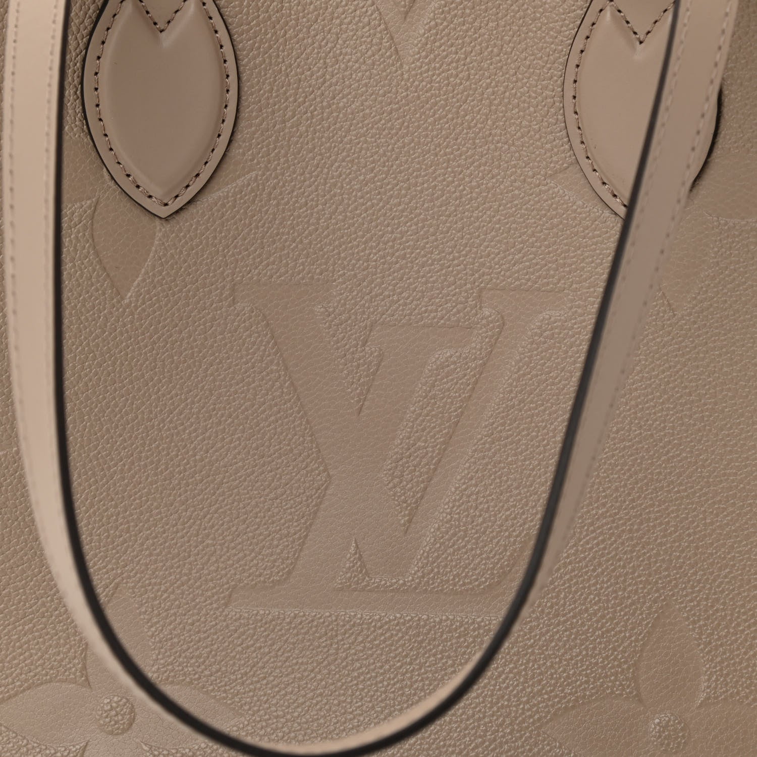 Louis Vuitton Empreinte Monogram Giant Onthego MM Tourterelle 7 of 9