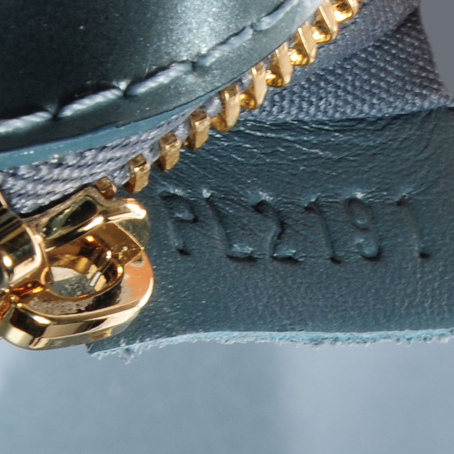 Louis Vuitton Patent Sobe Clutch Givre 7 of 7
