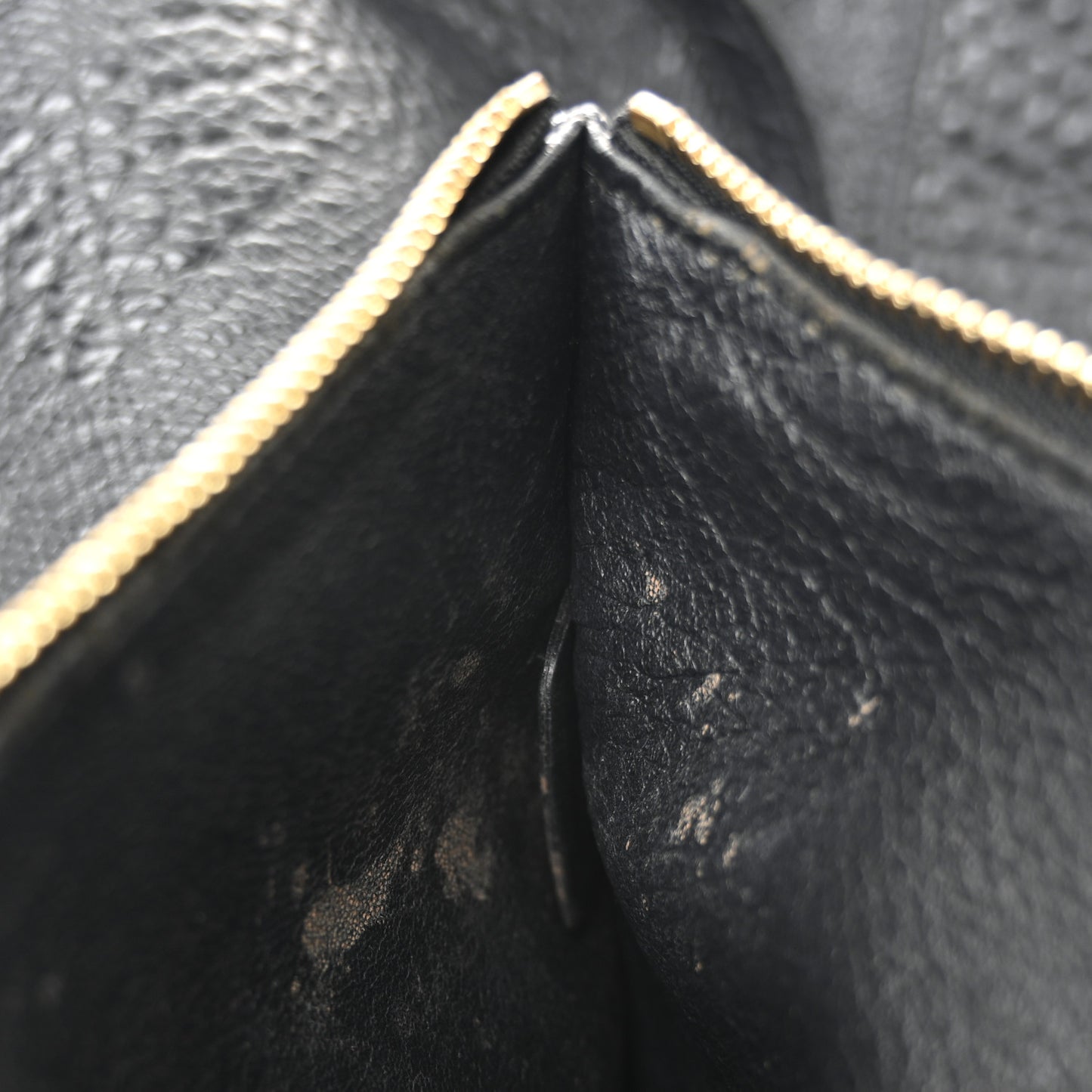 Signature Grain Calfskin Check Embossed Small Canterbury Black