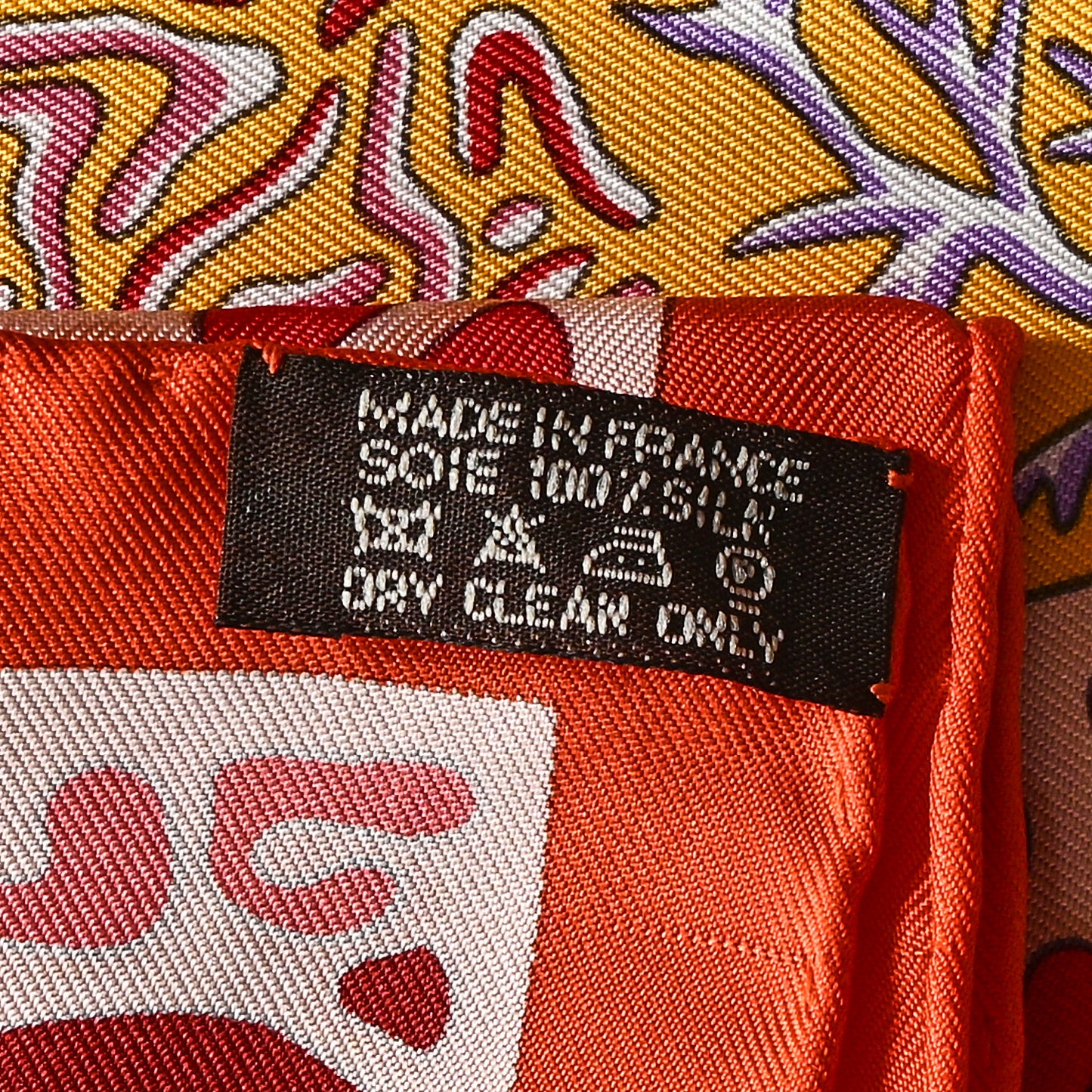 Silk La Legende Du Poisson Corail Scarf 90