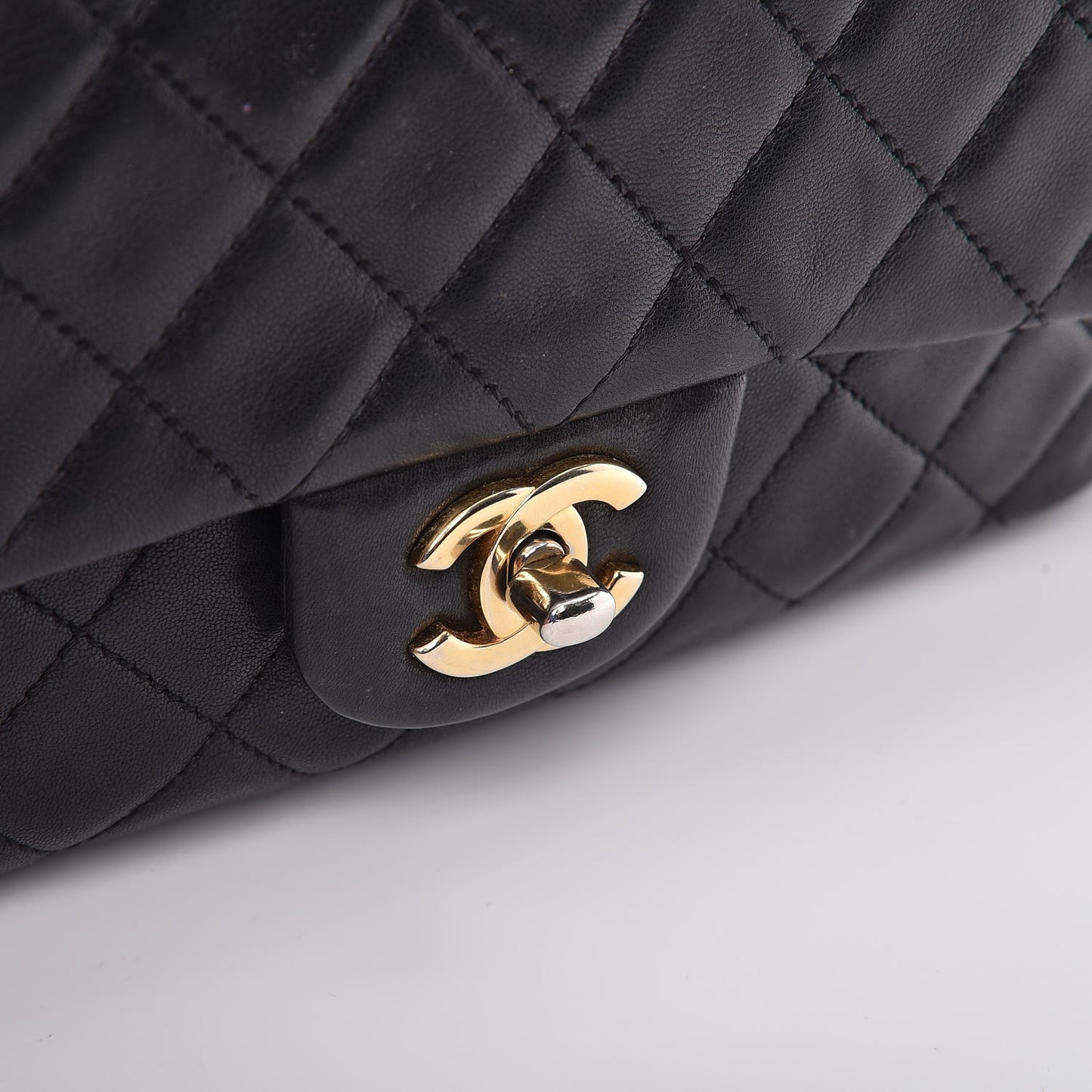 Lambskin Quilted Medium Cruise Charm Single Flap Black