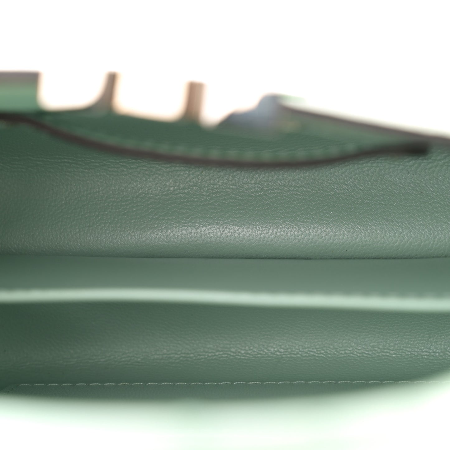 Iridescent Ostrich Capucines Mini Vert d’Eau