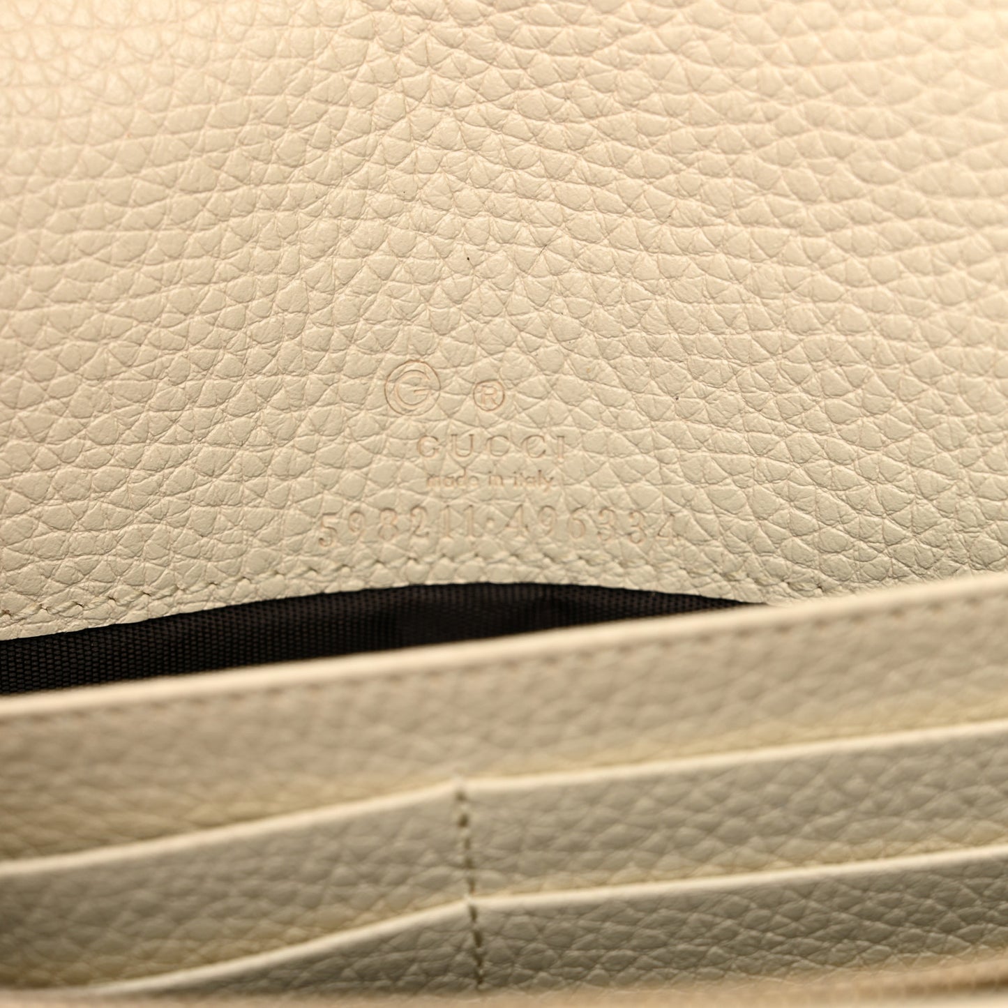 Pebbled Calfskin Soho Wallet on Chain Ivoire