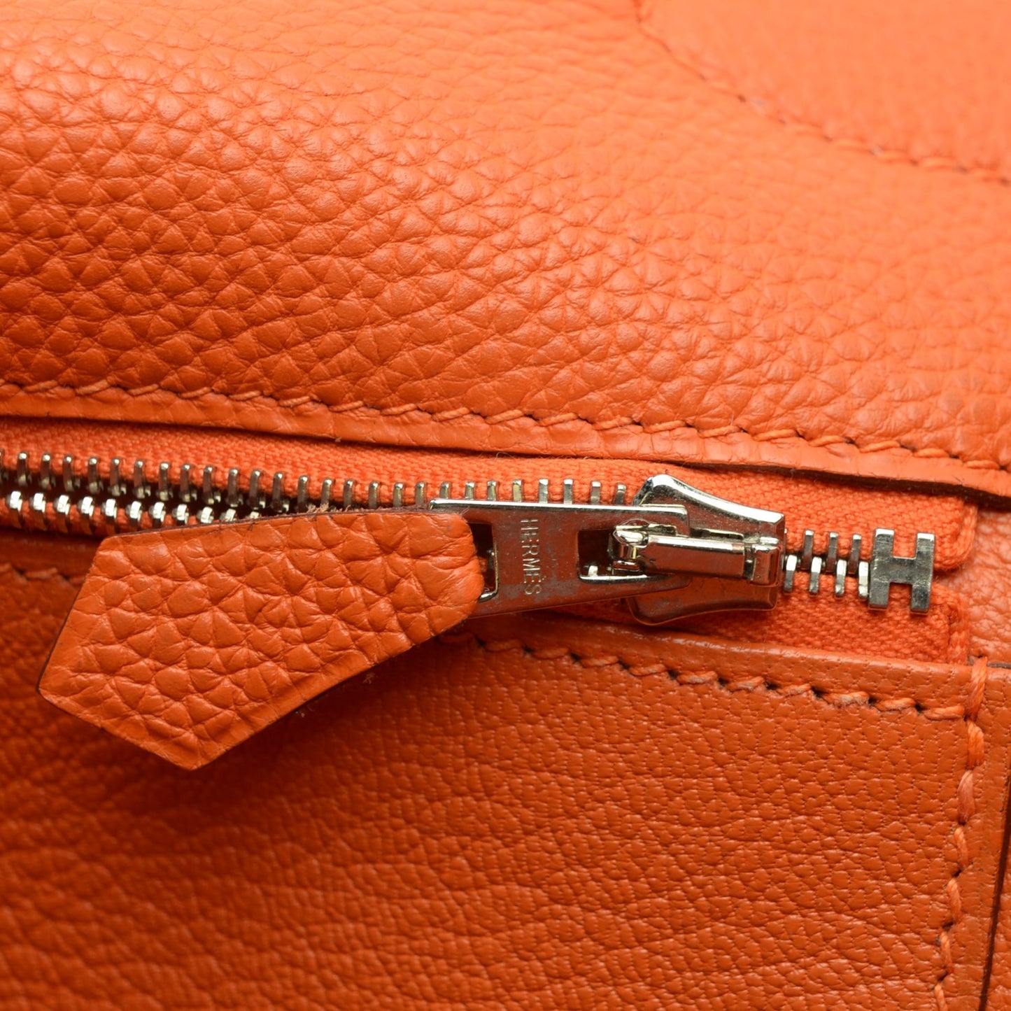 Togo Kelly Retourne 40 Orange