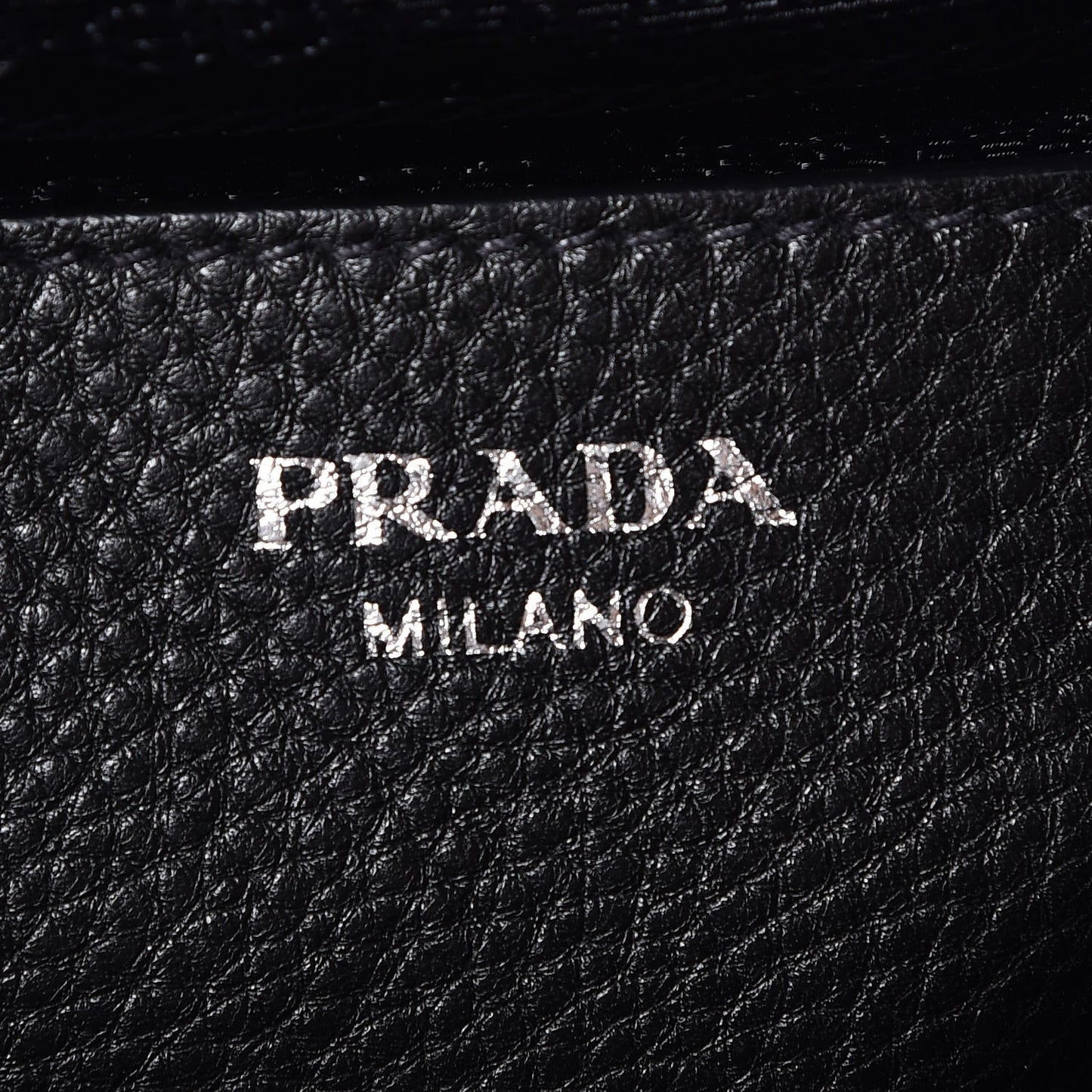 Vitello Daino Zippered Crossbody Bag Black