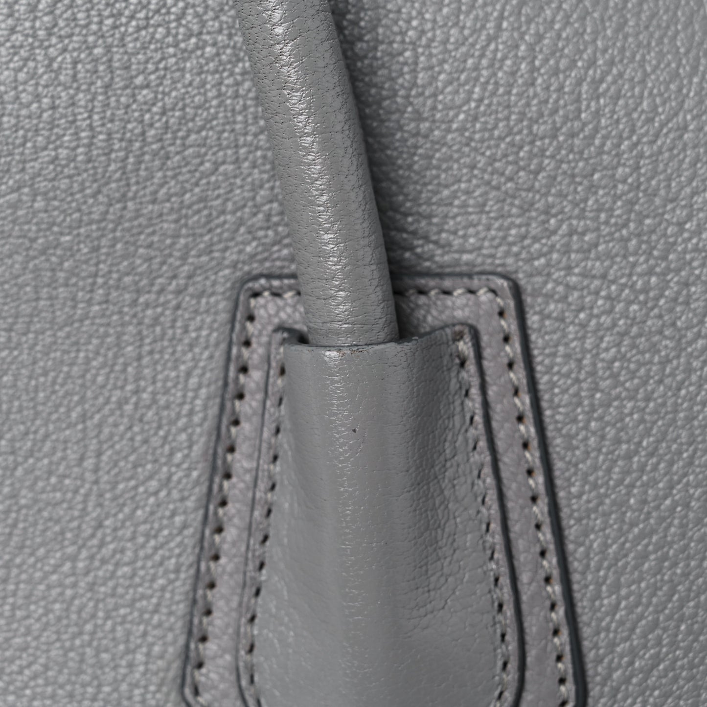 Sugar Goatskin Medium Antigona Pearl Grey