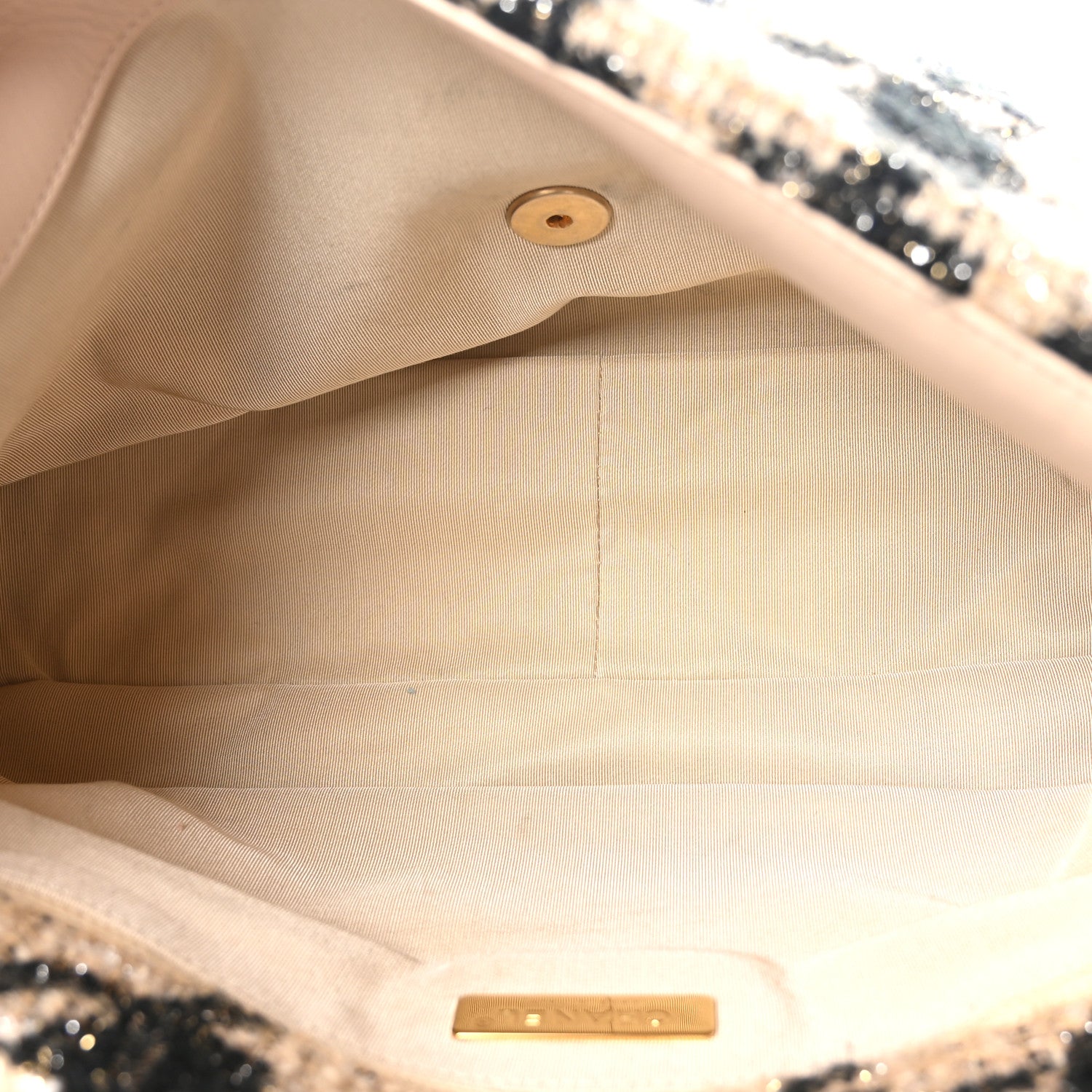 Chanel Tweed Maxi Chanel 19 Flap Beige Black 5 of 10