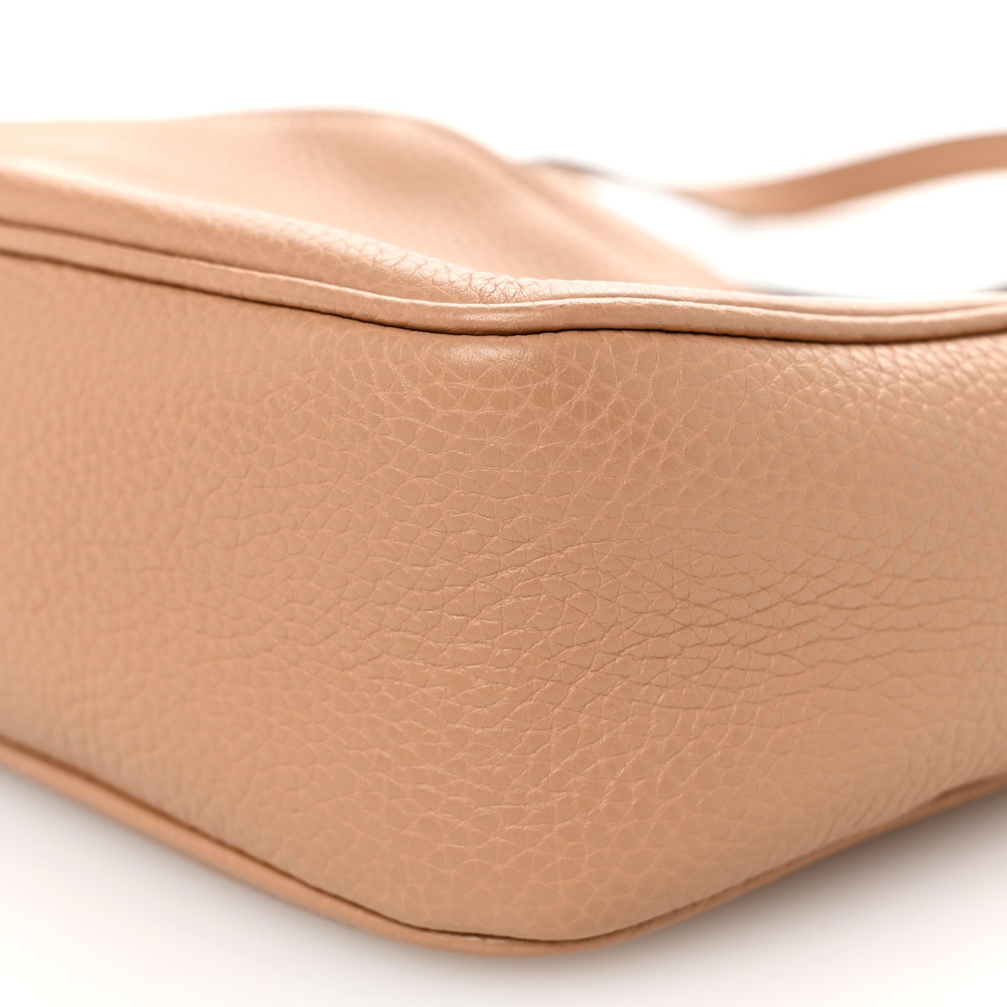 Pebbled Calfskin Small Soho Disco Bag Camelia