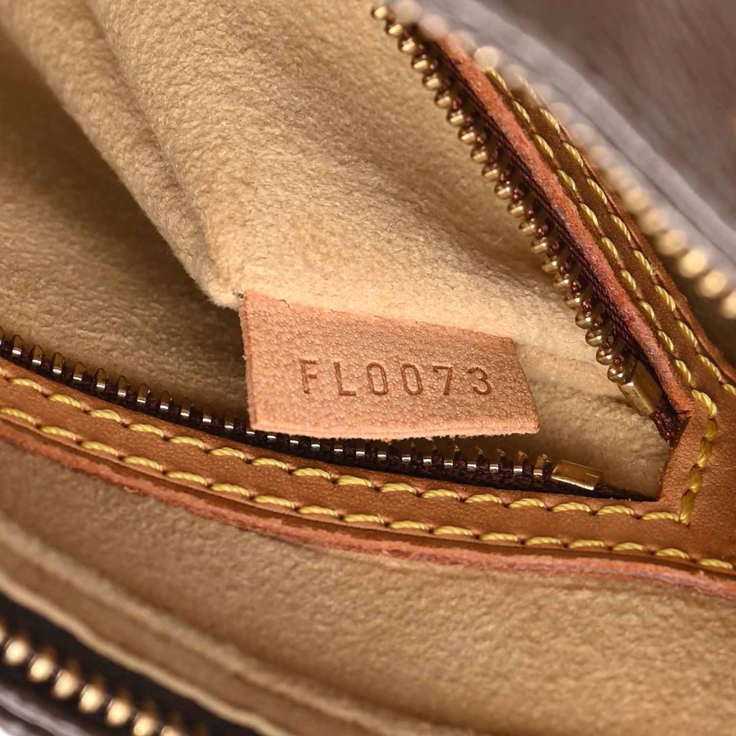 Louis Vuitton Monogram Looping MM 7 of 17
