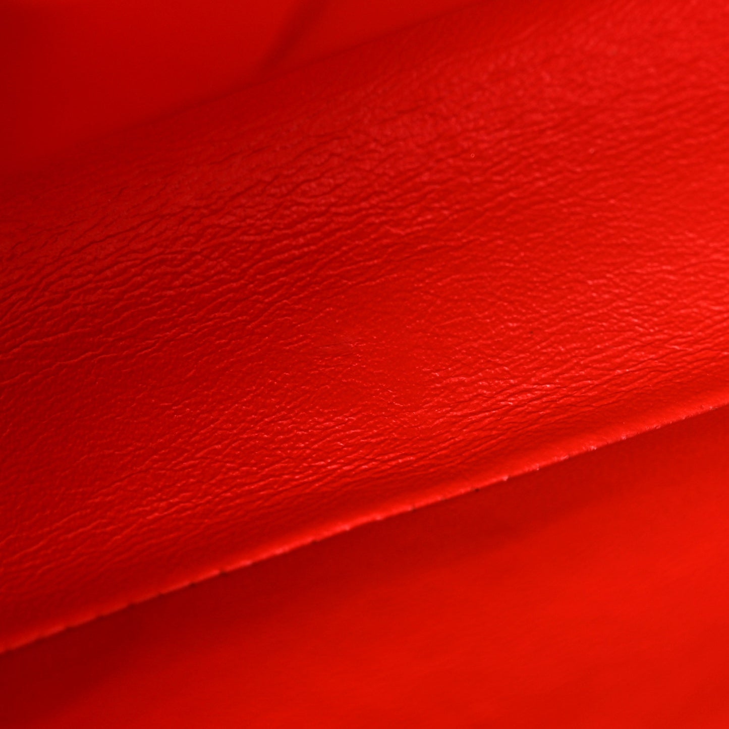 Lambskin Perforated Medium Double Flap Red