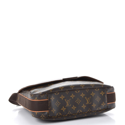Louis Vuitton Monogram Beaubourg MM Messenger Bag 4 of 8
